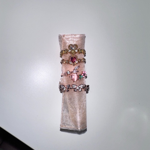 Women’s Rings - Picture 2 of 5